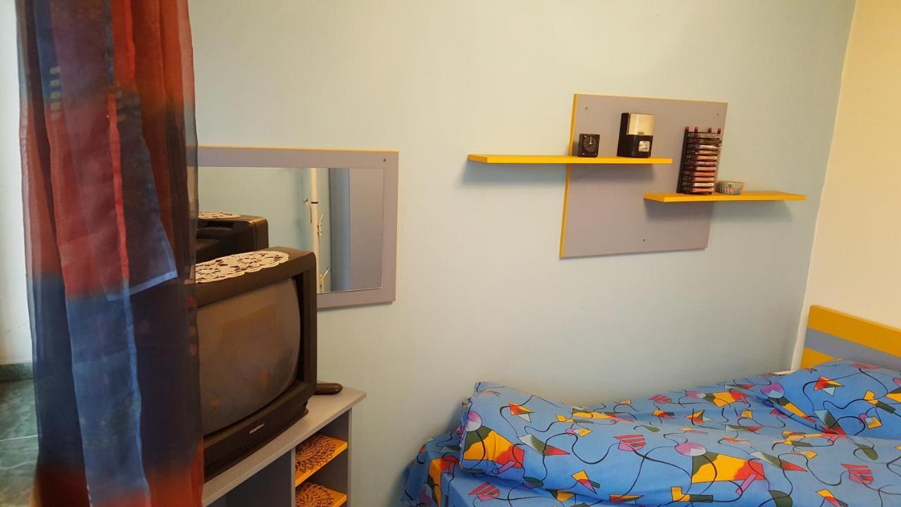 Casele Lena Bed and Breakfast Aldesti  Εξωτερικό φωτογραφία